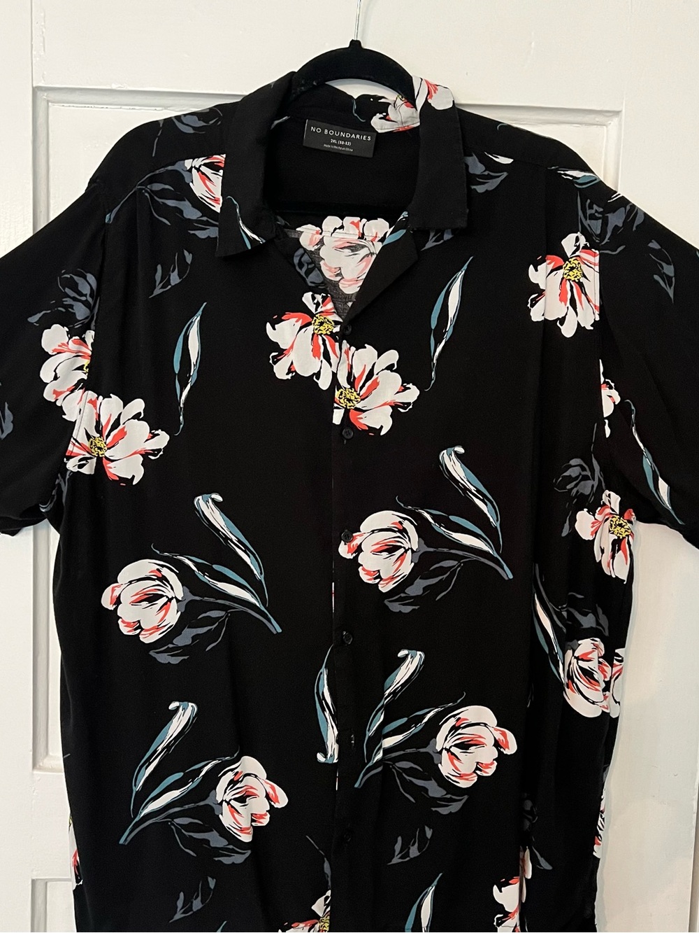 No Boundaries Men’s 2XL Black Floral Shirt with Pink & White Blooms Summer